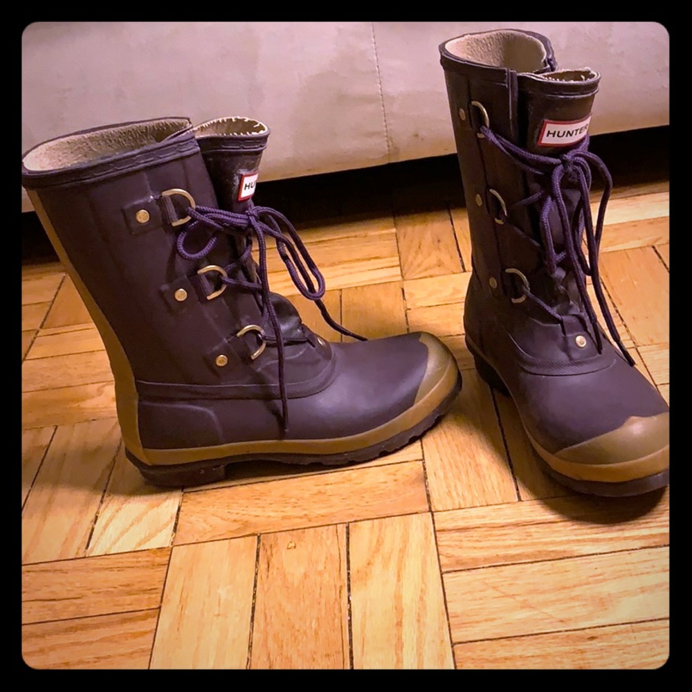 Hunter fleece lined lace-up women’s boots size 6
